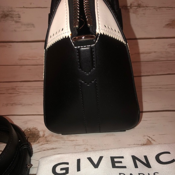 Givenchy Antigona Black & White Leather Crossbody - Picture 5 of 6